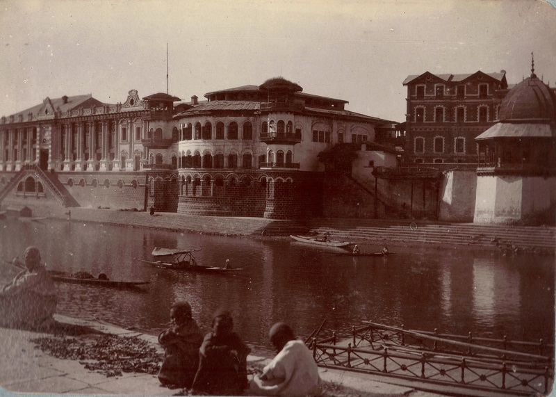 Maharajas Palace in Srinagar.jpg