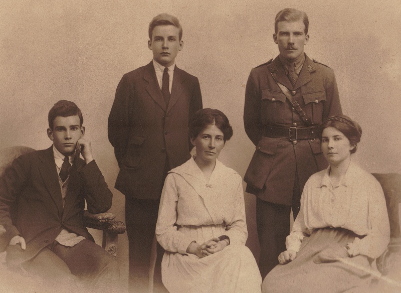 Ronald Douglas Esther Ted Dora Barton.jpg